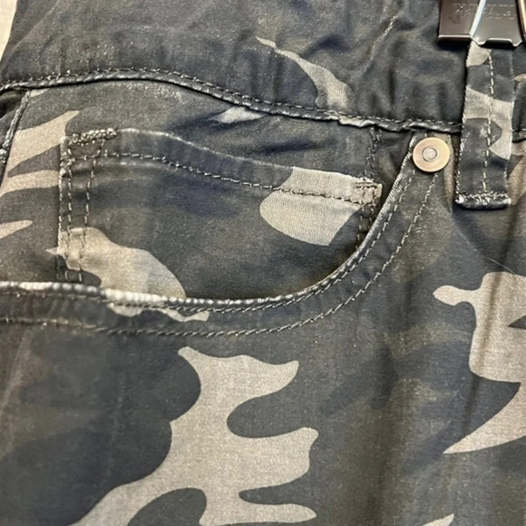 NWT ~ Loralette / Avenue camo jeans -plus size 22- super comfy w/ elastic band - Picture 4 of 6